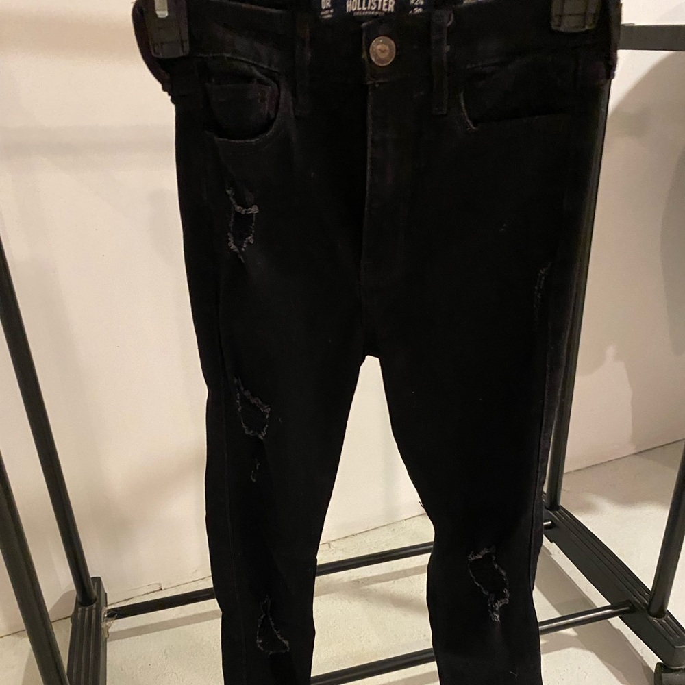 Black skinny jeans ripped